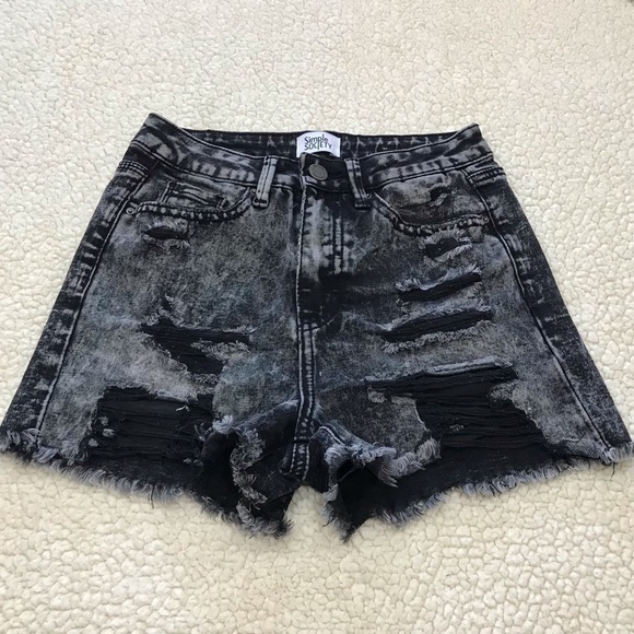 Simple Society Stretch Distressed Denim Black Jean Shorts
0 / 2 XS Extra Small - Picture 2 of 16
